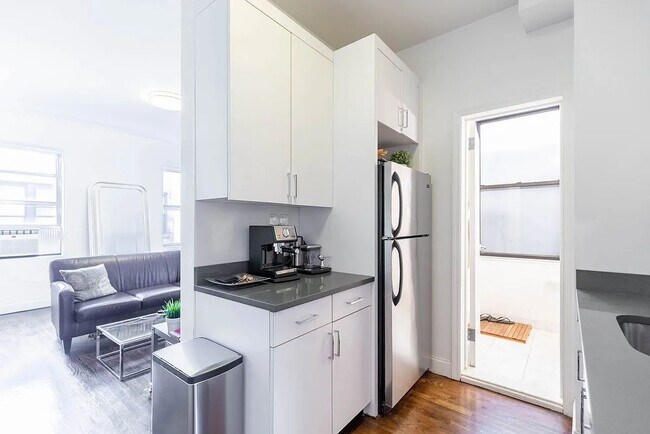 Building Photo - 64 W 9th St