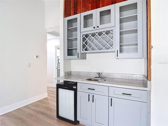 Building Photo - 4072 Belmoor Dr