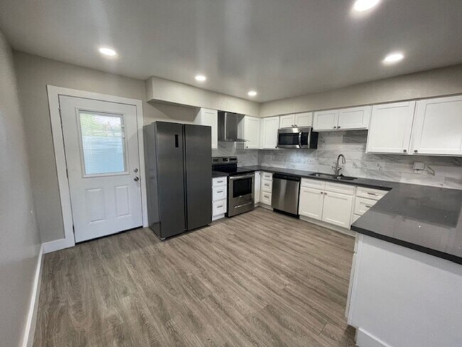 Interior Photo - Rossmore Apartments