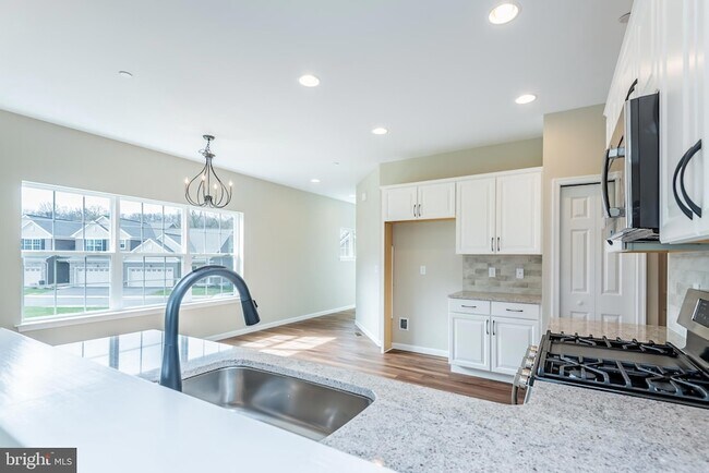 Building Photo - 1714 Shady Ln