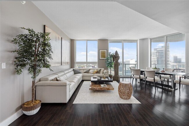 Building Photo - 1900 N Bayshore Dr