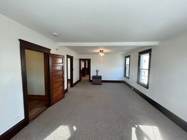 Building Photo - 31 Chrome St