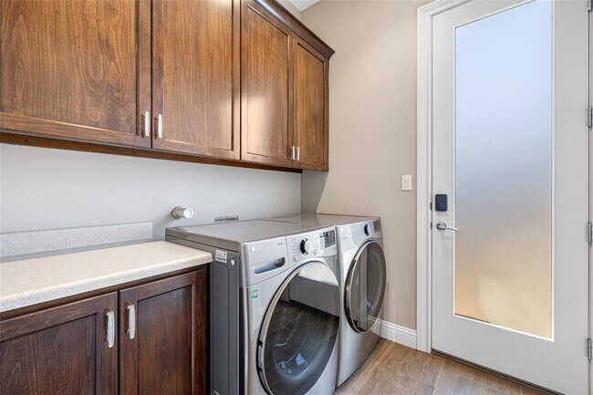 Building Photo - 1017 S Quinlan Park Rd