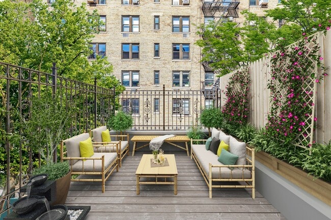 Building Photo - 313 W 71st St