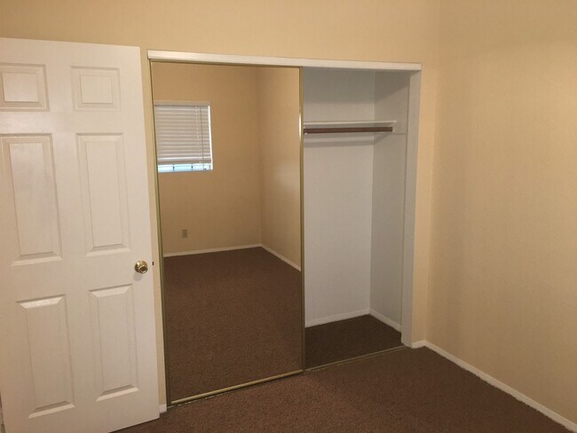 Building Photo - **EXCELLENT 3br/2.5ba/2carport TOWNHOUSE (GUADALUPE & GILBERT)**