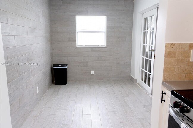 Building Photo - 5464 NE 3rd Ave