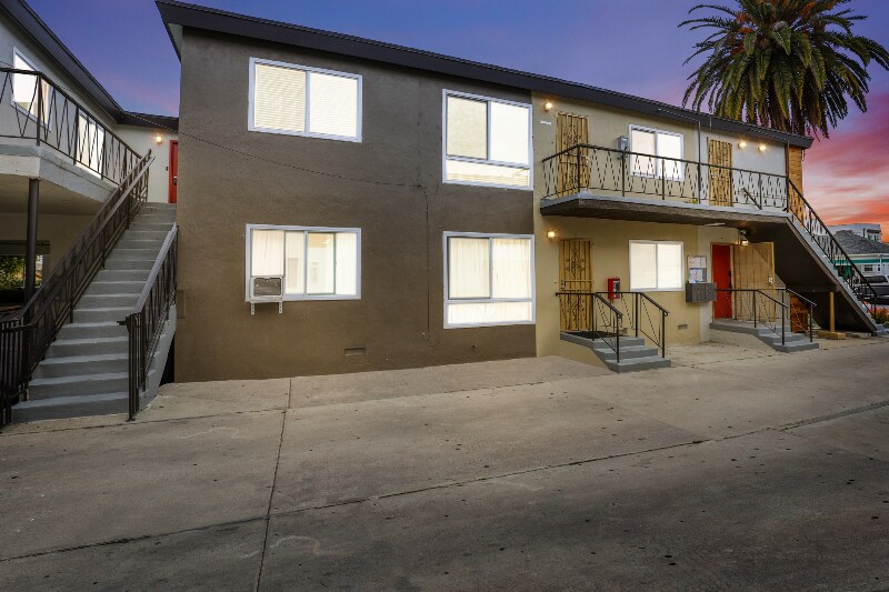 Building Photo - 1358 W 36th St