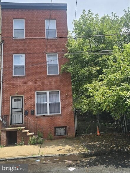 Building Photo - 2025 N 18th St