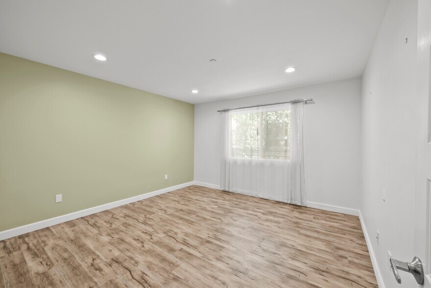 Building Photo - 9104 Burnet Ave