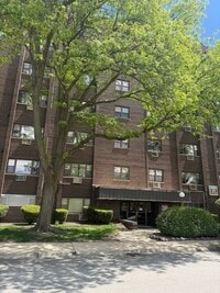 Building Photo - 4600 N Cumberland Ave