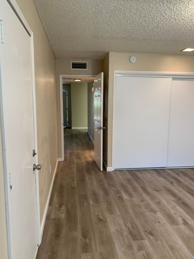 Building Photo - 4401 Parkwood Ct