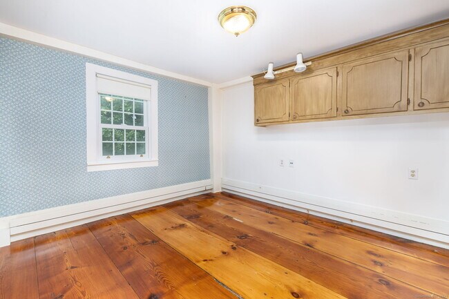 Building Photo - 73 Westledge Rd