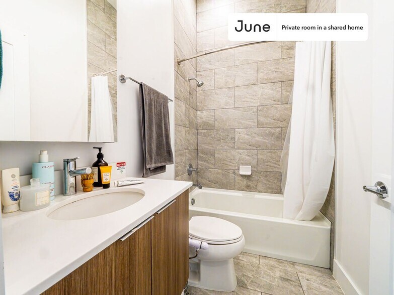 Building Photo - Room in Shared 2 bed/1 bath home