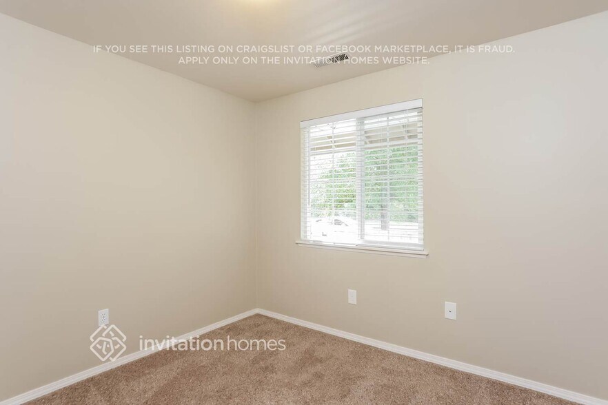 Building Photo - 18511 E Country Club Dr