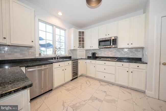 Building Photo - 412 Merion Hill Ln