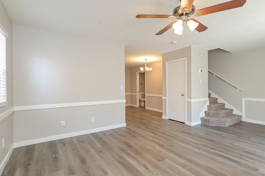 Building Photo - 5454 Dungaree St
