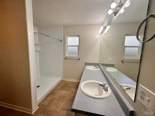 Building Photo - 3304 Tiller Ct