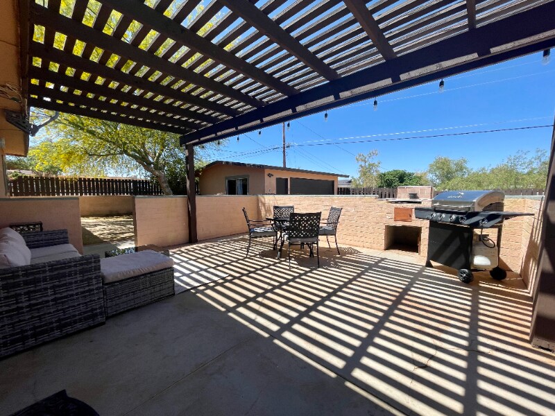 Building Photo - 71590 Juanita Dr