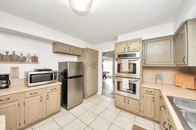 Building Photo - 563 Landfall Ln