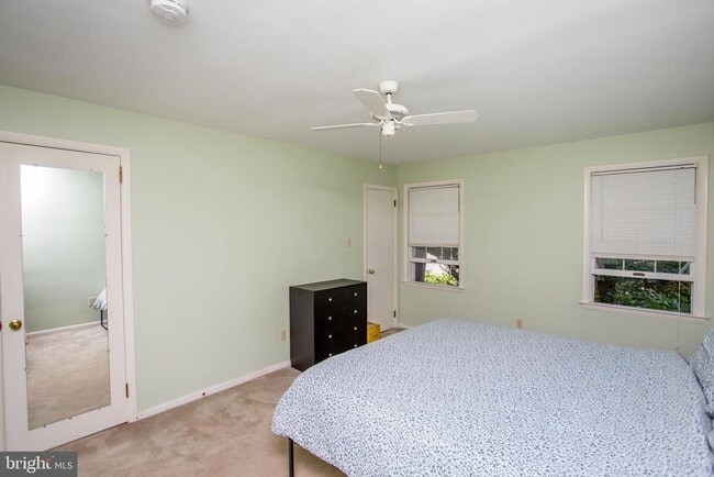 Building Photo - 67 Townview Dr