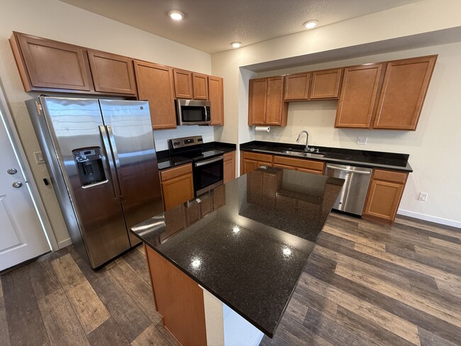 Building Photo - 885 E 98th Ave