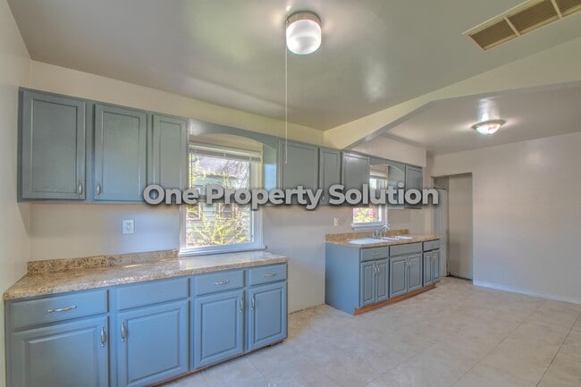 Building Photo - 532 Ralston St