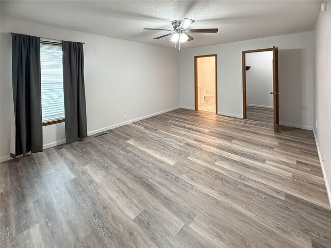 Building Photo - 102 N Ferkel St