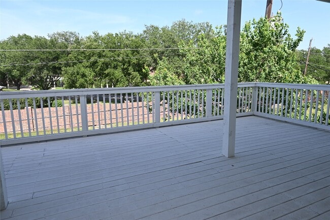 Building Photo - 510 Glen Cove Blvd