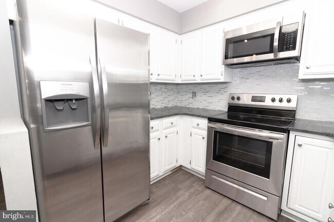 Building Photo - 721 Walden Cir
