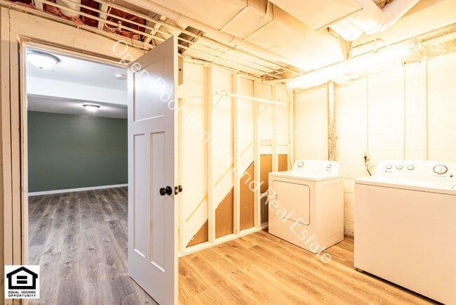 Building Photo - 15110 Tally Ho Dr