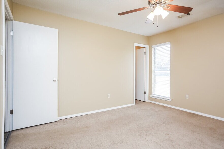 Building Photo - 6265 Jamestown Dr