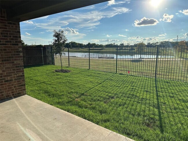 Building Photo - 219 Greenshade Ln