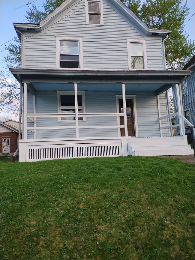 Primary Photo - 932 Morton St