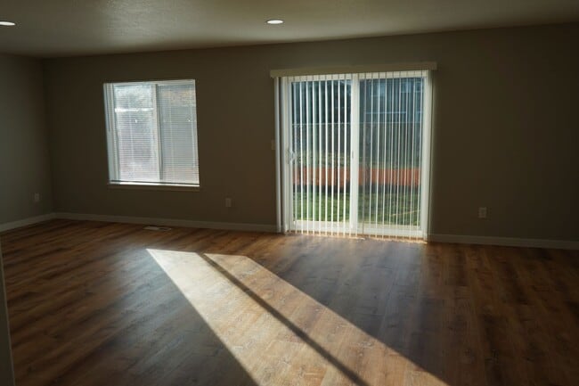 Building Photo - 10513 NE 63rd St