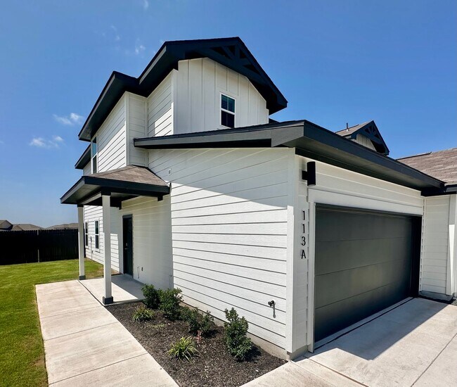 Building Photo - Luxury 2-Story, 3-Bed/ 2.5-Bath Duplex in ...