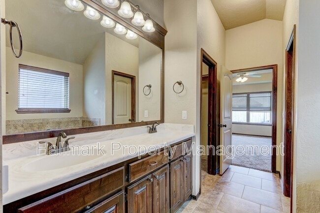 Building Photo - 920 SW 13th St