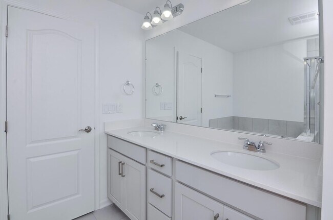 Building Photo - 5559 E Spaniel Dr