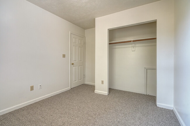 Building Photo - 135 Clover Valley Cir