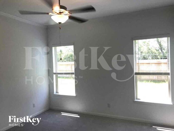 Building Photo - 15126 Arlington Park Ave