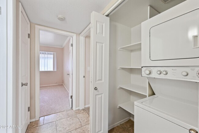 Building Photo - 8543 E Belleview St