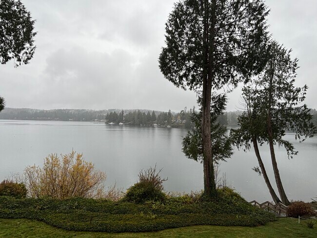 Building Photo - 221 N Bay Ln