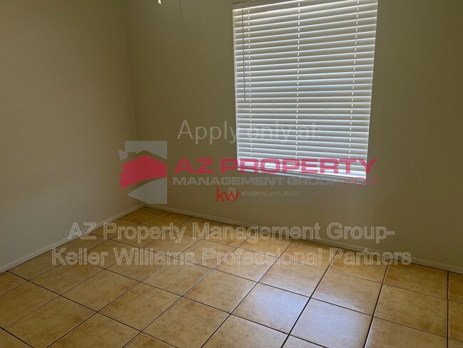 Building Photo - 7039 W Cameron Dr