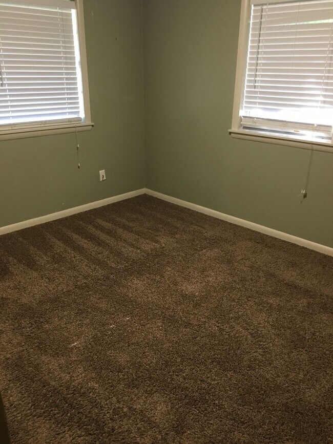 Building Photo - 410-412 S Blair St