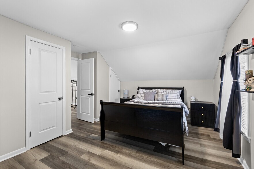 Building Photo - 5222 Williams St