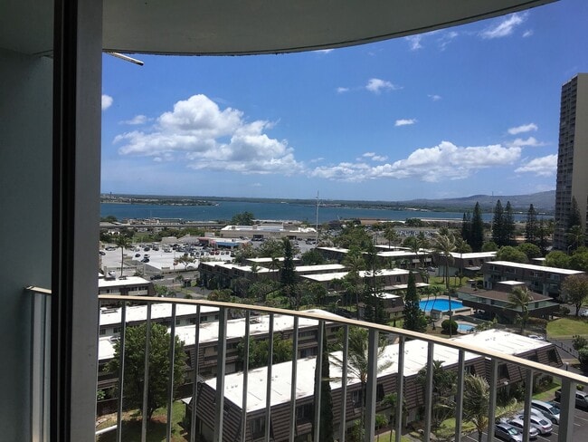 Building Photo - Recently Remodeled 1 Bdrm. 1 Bath w/ 1 Reserved Parking Stall