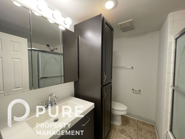 Building Photo - 0637-01PP