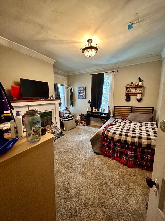 Building Photo - 2115 E 1st St