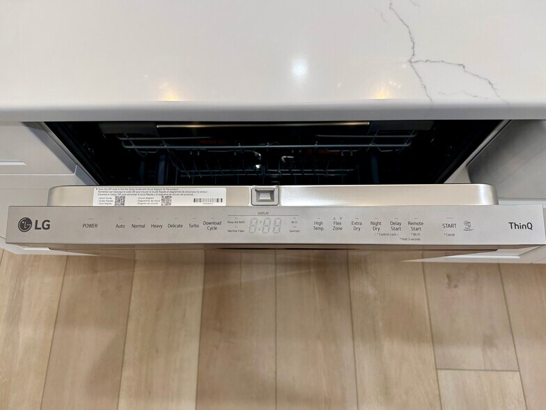 Building Photo - 906 Main St