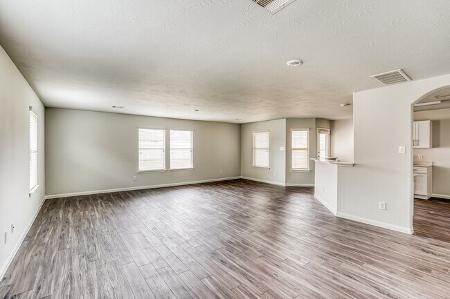 Building Photo - 5834 Kyle Cove Dr