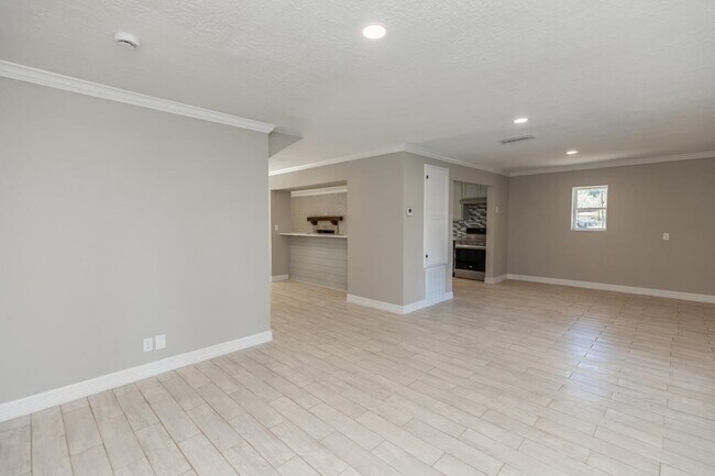 Building Photo - 185 El Pinto